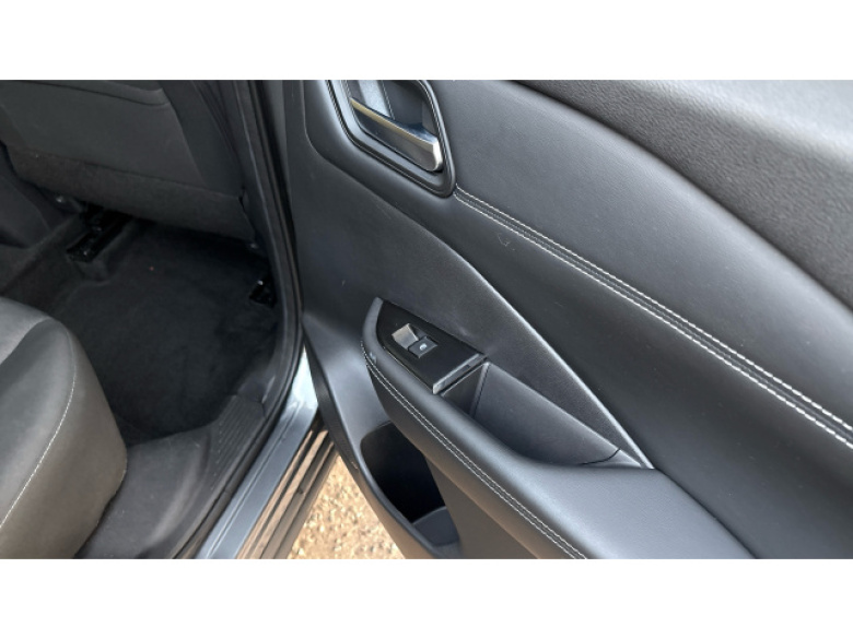 Nissan Qashqai 1.3 DiG-T MH N-Connecta 5dr Petrol Hatchback